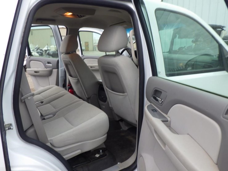 2008-chevrolet-tahoe-image-8