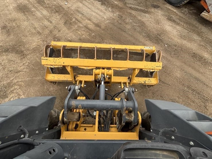 2018-deere-210lep-image-20