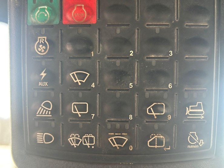 2015-deere-650k-lgp-image-9