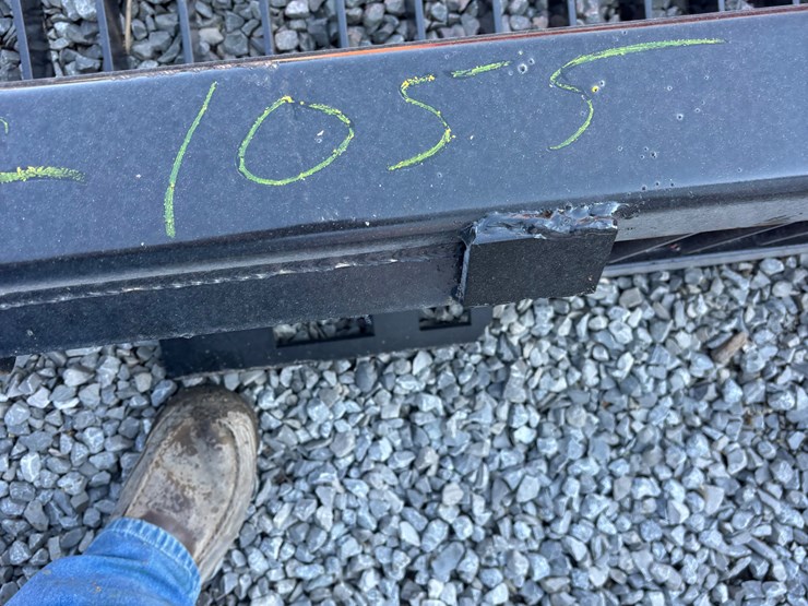 #1055-•-72-in.-qt-fine-skeleton-bucket-high-side-image-1