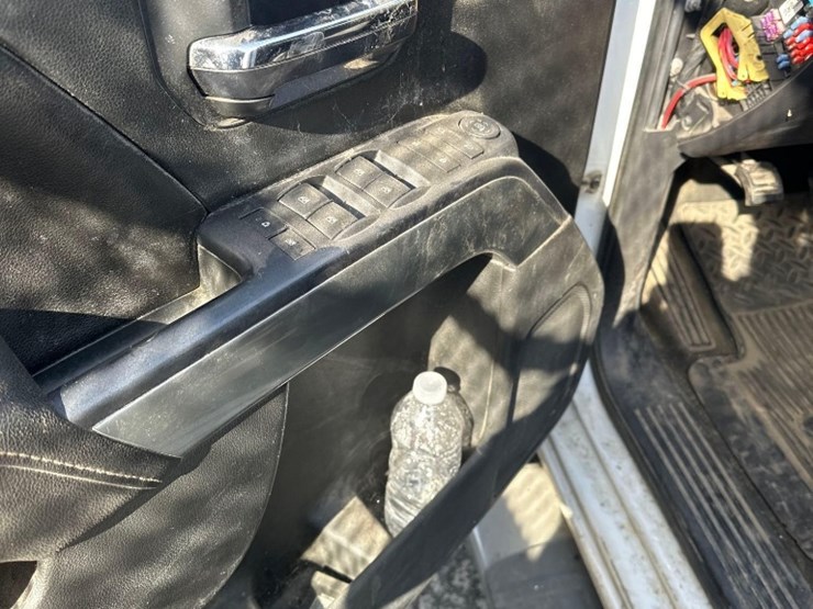 2016-chevrolet-silverado-1500-image-12