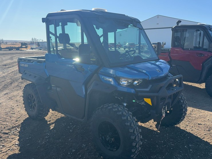 2023-can-am-hd-10-defender-limited-utv-image-16