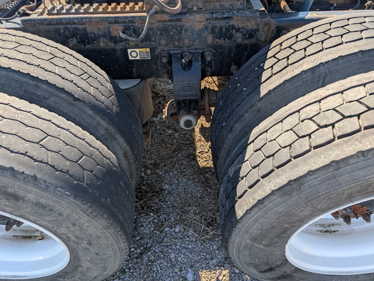 2004-peterbilt-387-image-9