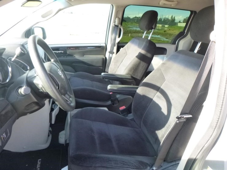 2014-dodge-grand-caravan-image-10