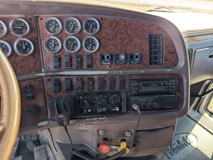 2004-peterbilt-387-image-14