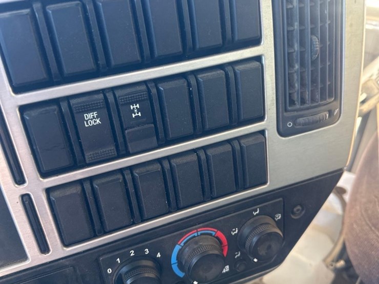 2019-mack-gr64f9-quad/a-dump-truck-image-27