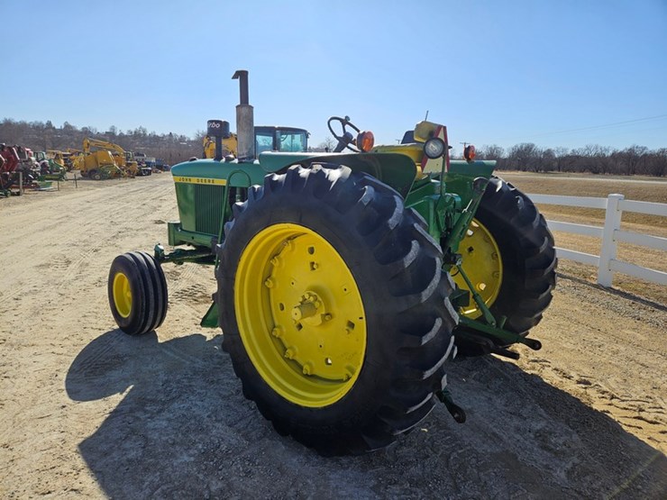 john-deere-3010-image-3
