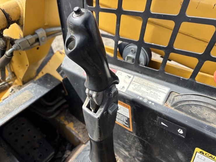 2006-john-deere-322-image-12