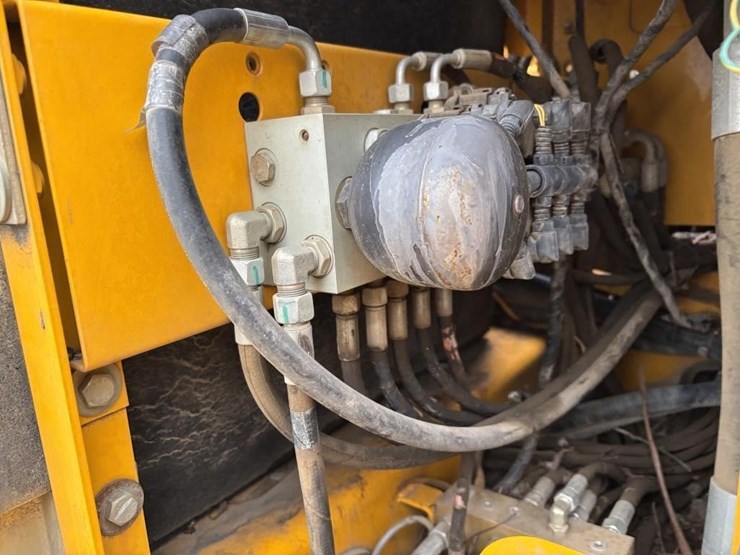 2012-jcb-js160-image-36