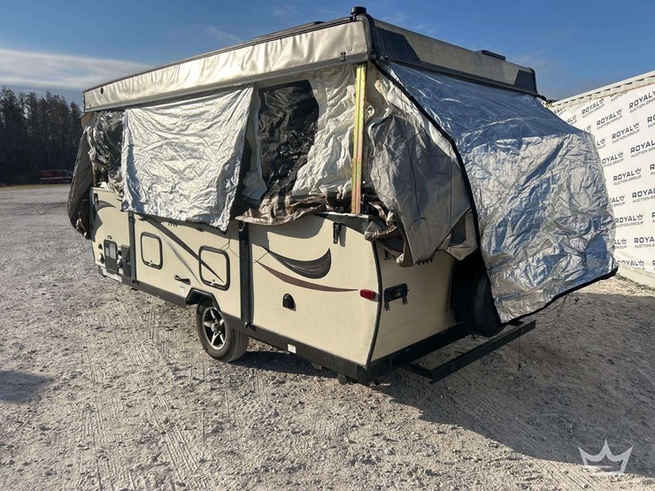 2017-forest-river-rockwood-hw275-s/a-pop-up-camper-trailer-image-4