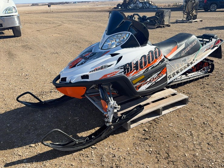 2007-arctic-cat-snowmobile-image-1