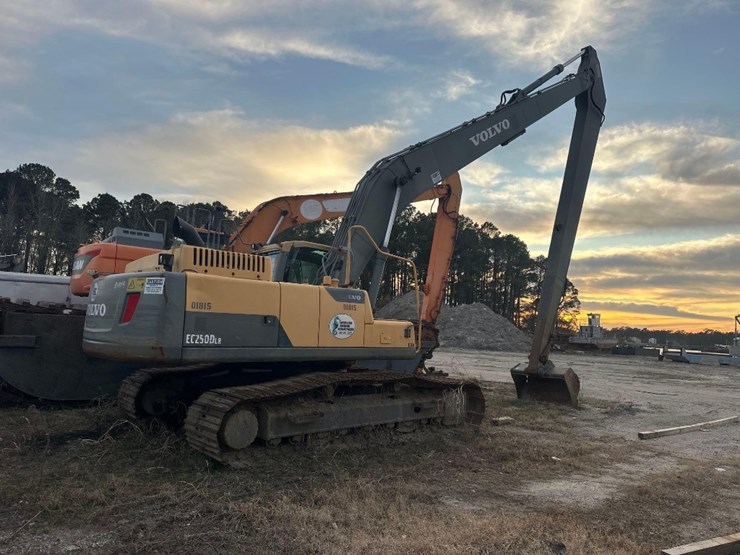 2014-volvo-ec250d-lr-image-2