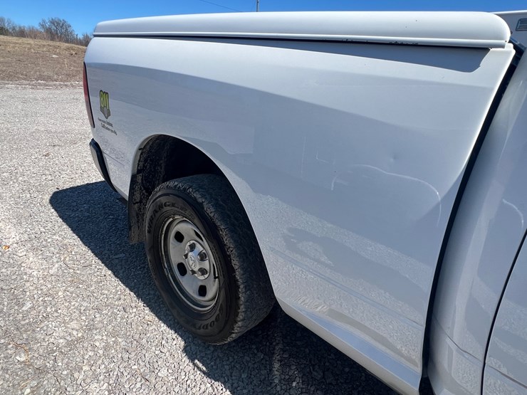 2015-dodge-1500-image-17