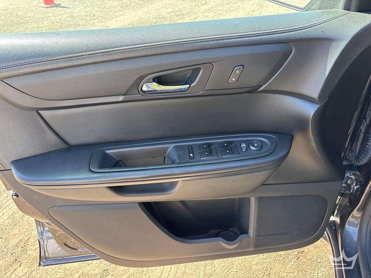 2014-gmc-acadia-image-9