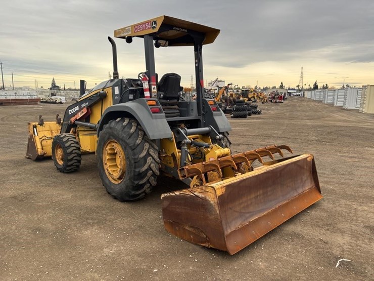 2017-deere-210lep-image-4