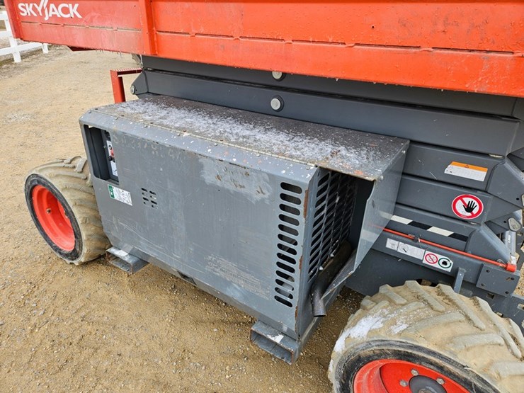 2017-skyjack-sj6832rt-image-21