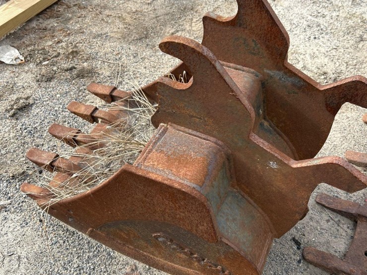 24in-hydraulic-excavator-bucket-image-2