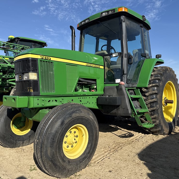 JOHN DEERE 7410