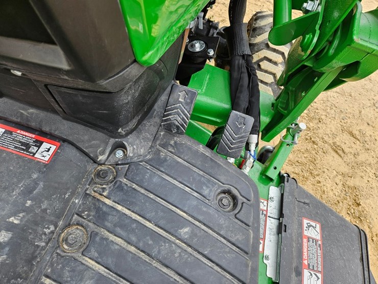 2024-john-deere-1025r-image-34