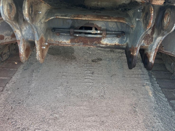 2016-volvo-ecr235el-image-17