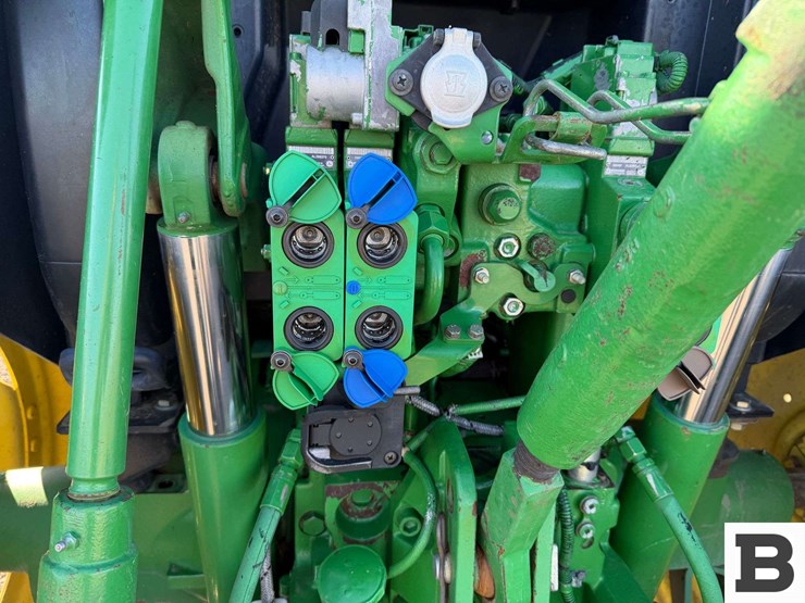 2013-john-deere-6125r-image-31