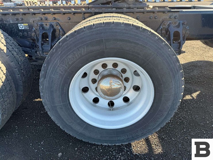 2019-kenworth-t680-image-37