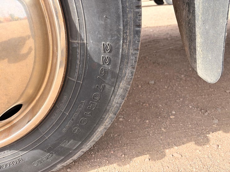 2003-ford-f550-image-28