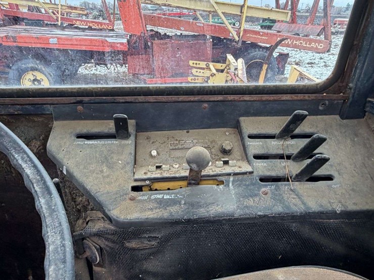 new-holland-1075-image-12