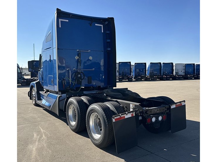 2022-kenworth-t680-image-3