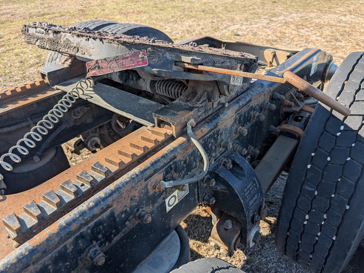 2004-peterbilt-387-image-10