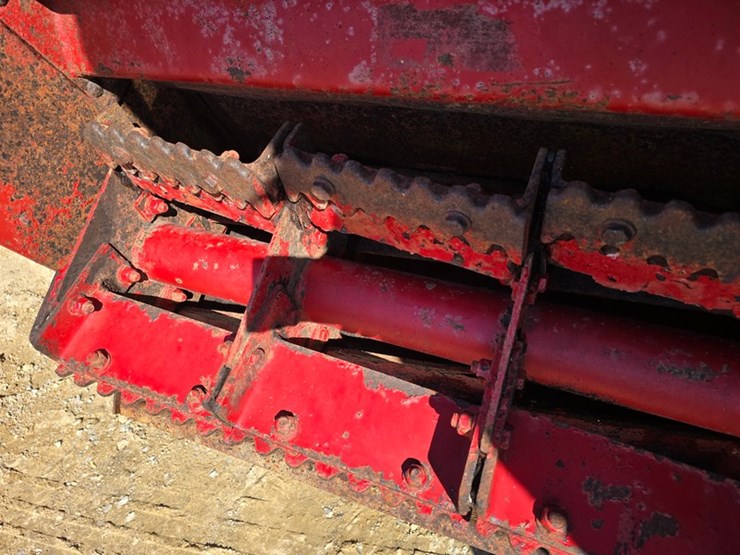 new-holland-305-image-12