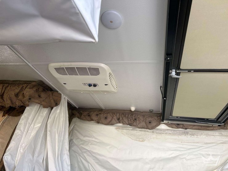 2017-forest-river-rockwood-hw275-s/a-pop-up-camper-trailer-image-12