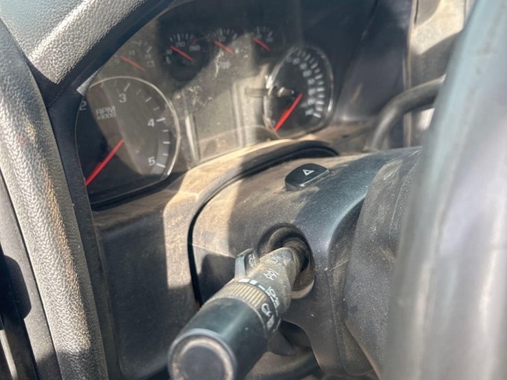 2016-chevrolet-4x4-crew-cab-service-body-truck-image-14