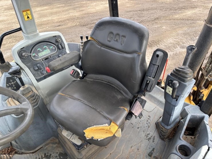 caterpillar-420f2-image-36