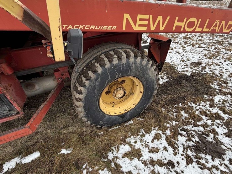 new-holland-1085-image-22