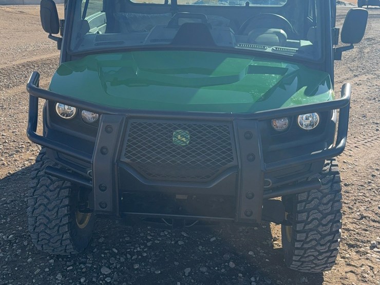 2023-john-deere-gator-image-3