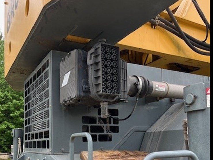 2011-grove-rt760e-image-11