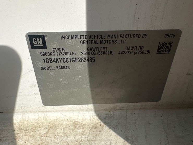 2016-chevrolet-4x4-crew-cab-service-body-truck-image-9