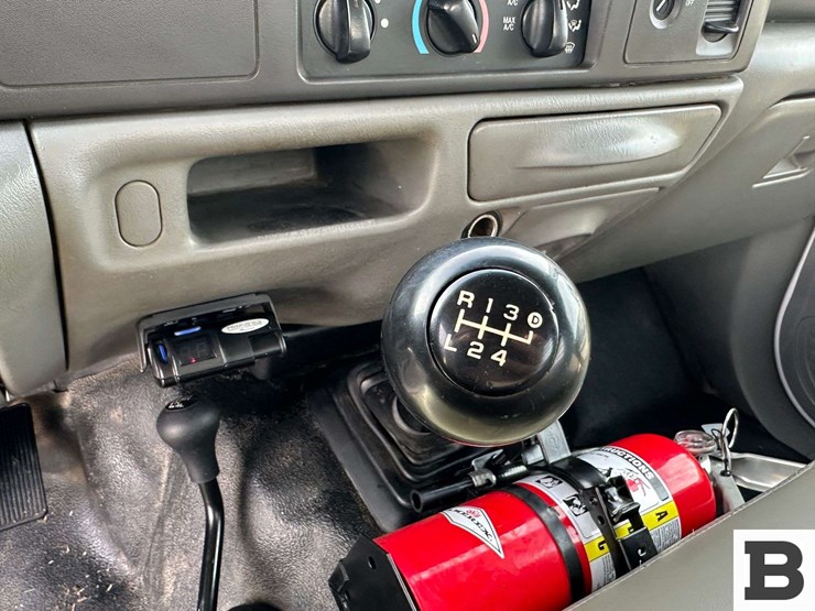 2002-ford-f450-image-18