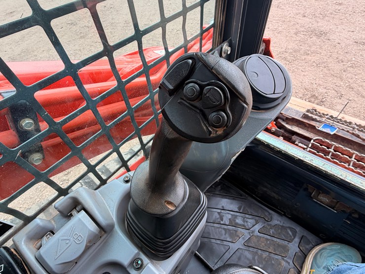 kubota-svl75-2-image-28