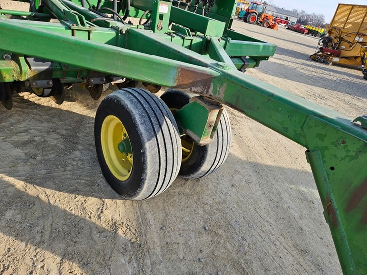 john-deere-750-image-11