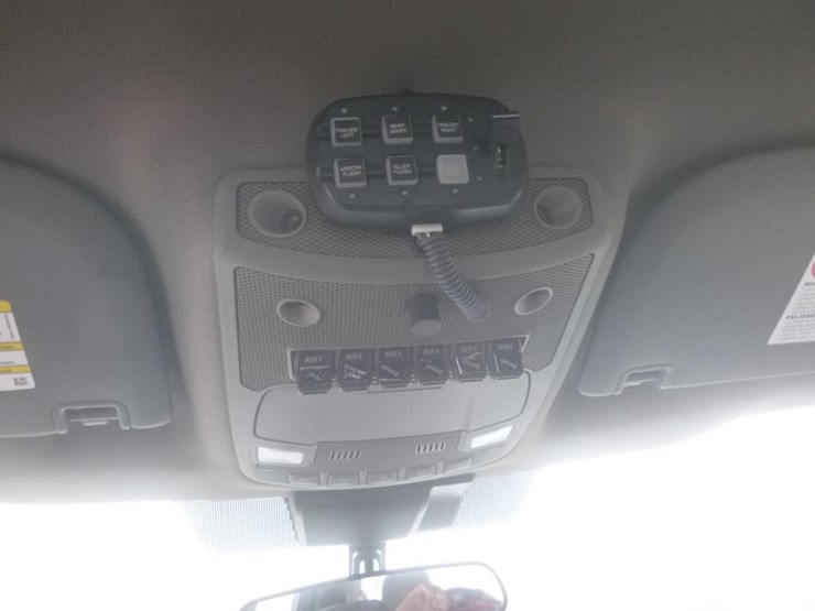 2022-ford-f550-image-21