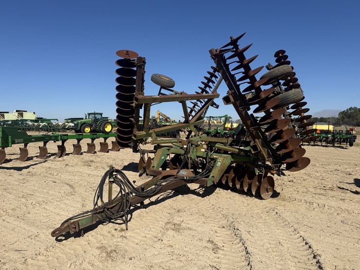 john-deere-630-image-1