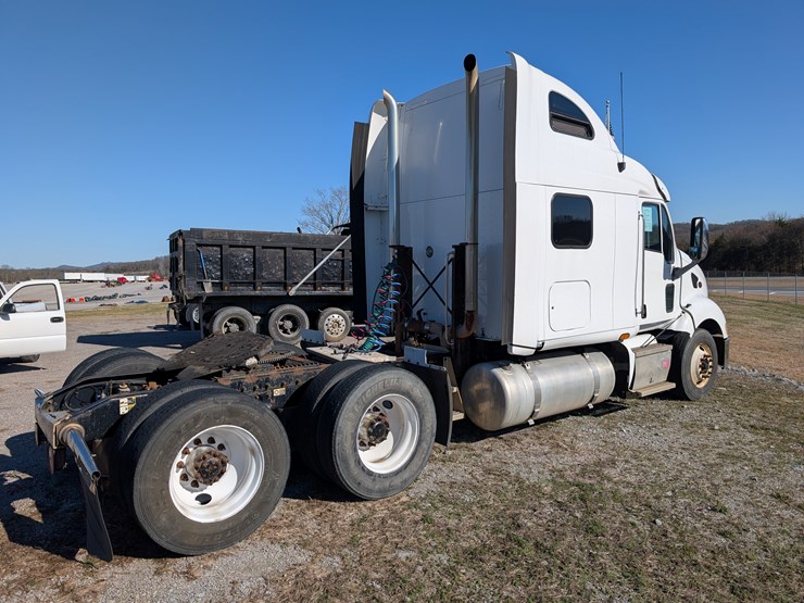 2004-peterbilt-387-image-3