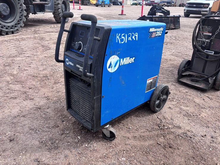 #2821-•-miller-millermatic-252-welding-machine-image-1