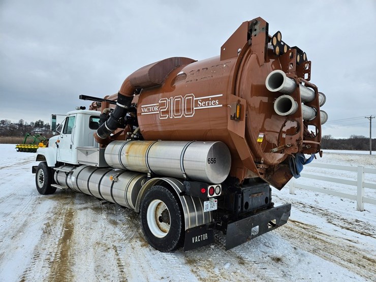 2001-vactor-2100-image-3