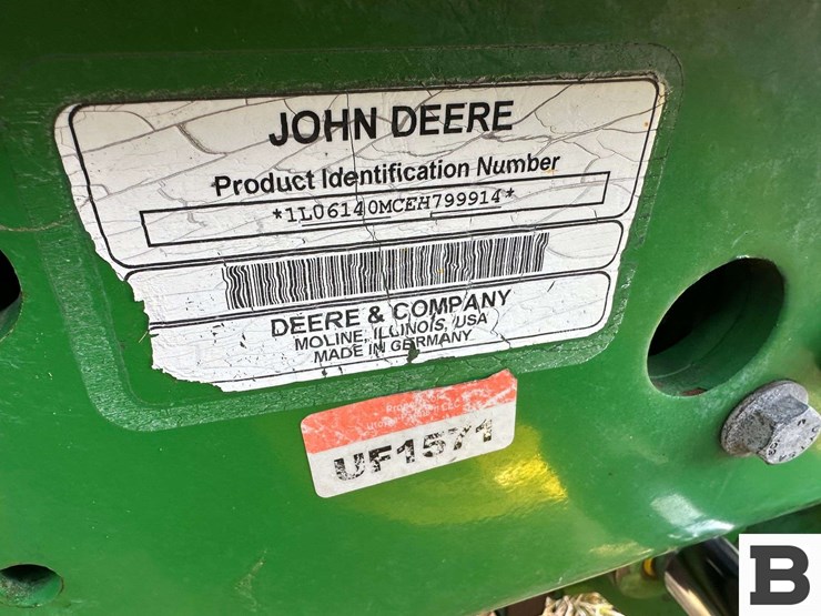2014-john-deere-6140m-image-32