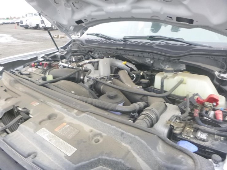 2022-ford-f550-image-24