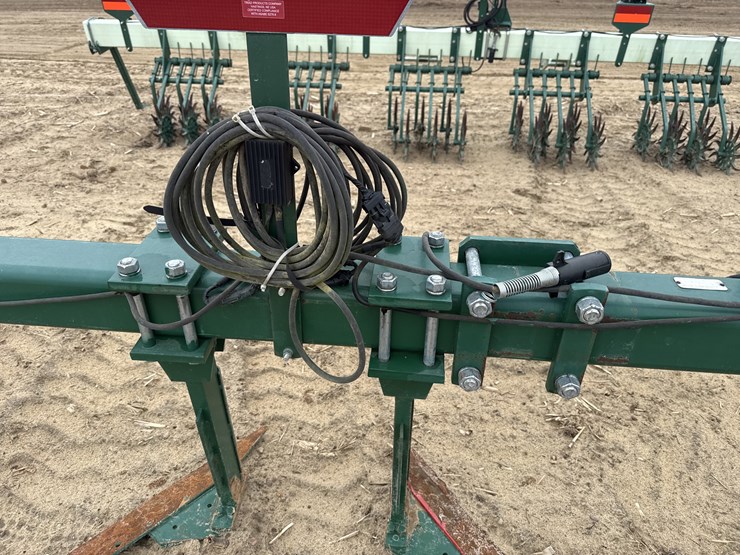 kmc-3pt-6-row-vine-lifter-image-4