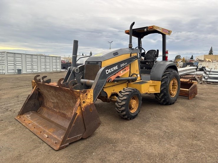 2017-deere-210lep-image-1